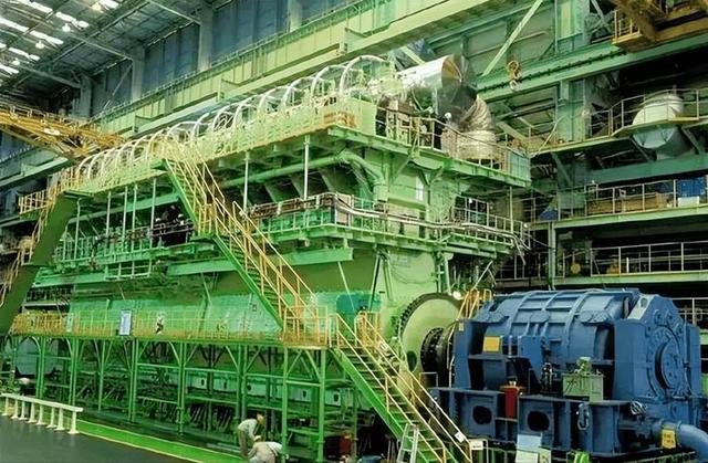 世界最大柴油发动机10万匹马力5层楼高用在什么交通工具上？(图2)