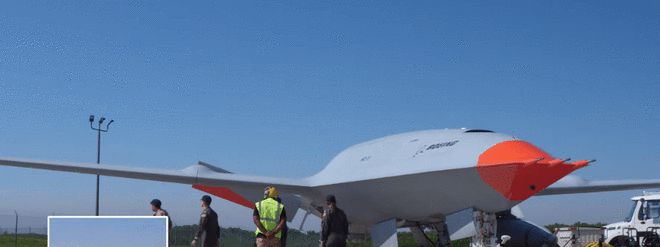 MQ-25“黄貂鱼”无人机成功为E-2D“鹰眼”预警机加油开云真人(图4) MQ-25“黄貂鱼”无人机成功为E-2D“鹰眼”预警机加油开云真人(图4)