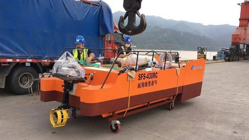 开云真人水上溢油应急再添新利器肇庆配备广东首艘无人驾驶收油机(图1)