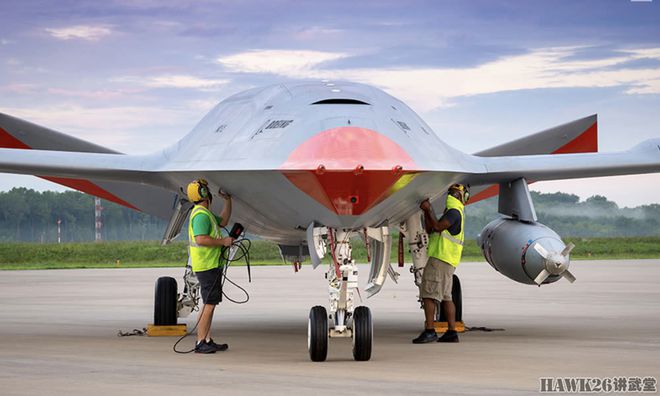 美国MQ-25“黄貂鱼”舰载无人机完成对F-35C战机空中加油试飞(图7) 美国MQ-25“黄貂鱼”舰载无人机完成对F-35C战机空中加油试飞(图7)